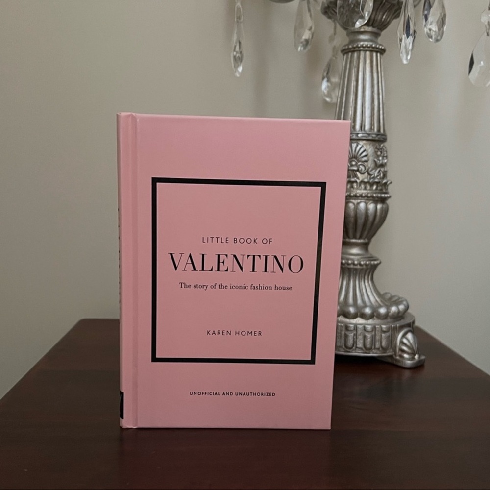 Little Book of Valentino - Picture 2 of 4